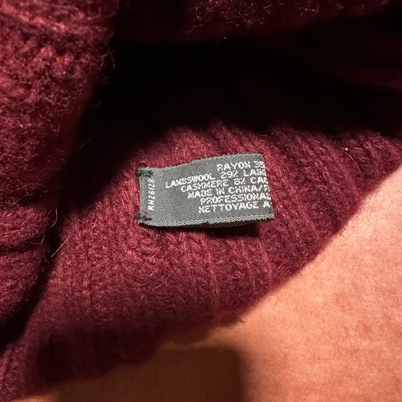 Coach Cable Knit Lambs Wool Beanie Cap One Size Burgundy - Picture 4 of 7